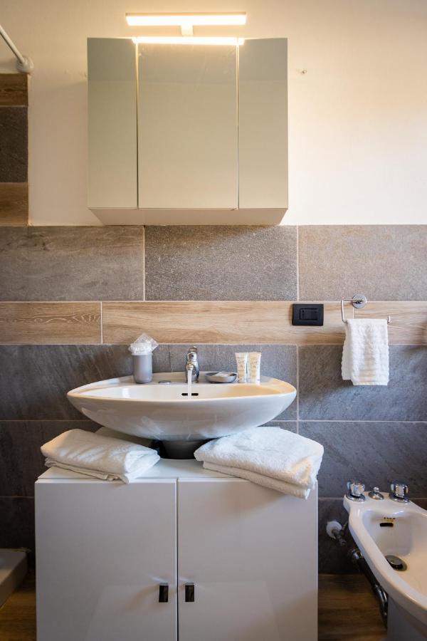 Blue Wave Apartment Arona - Lago Maggiore Exterior photo